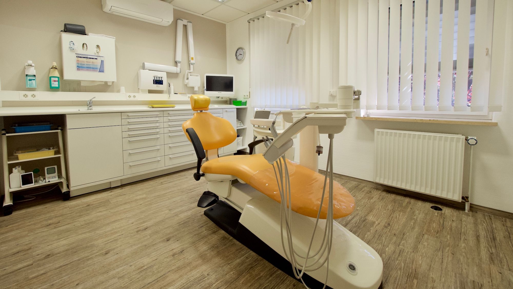 Zahnarztpraxis Neetze Behandlung Zimmer 2