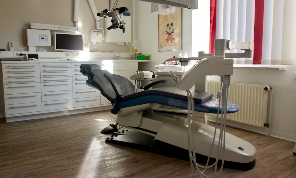 Zahnarztpraxis Neetze Behandlung Zimmer 4