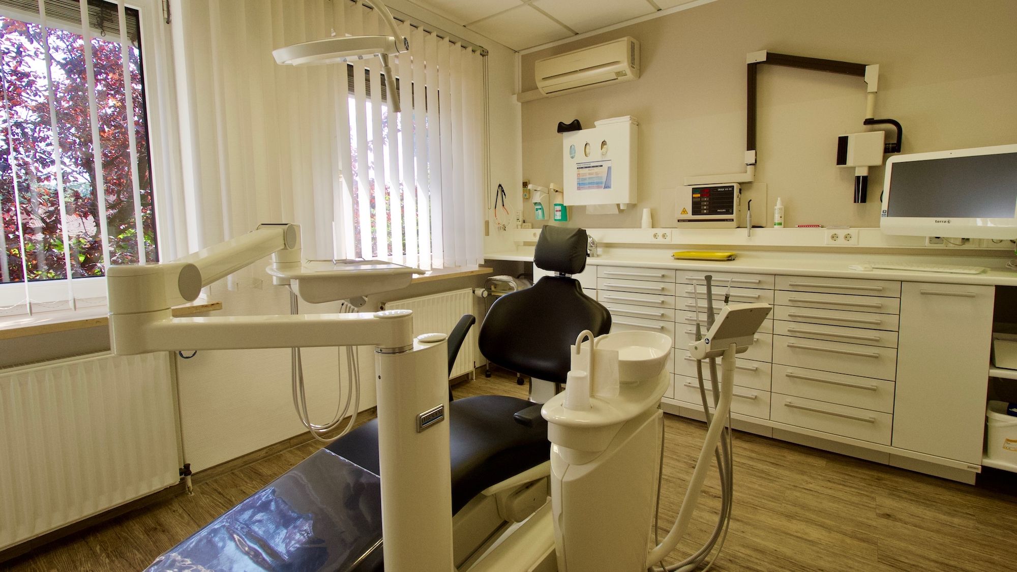 Zahnarztpraxis Neetze Behandlung Zimmer 2